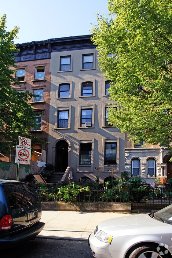 Primary Photo - 88 1st Pl