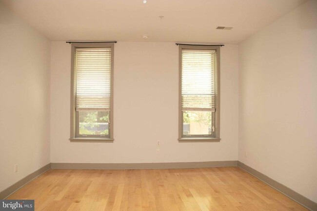 Building Photo - 106-14 S 11th St