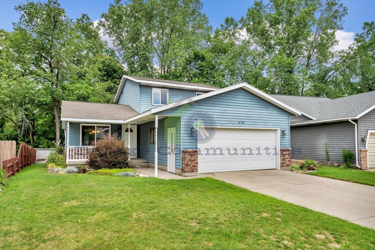 Foto principal - Beautiful Spacious 4 Bedroom Kentwood Home