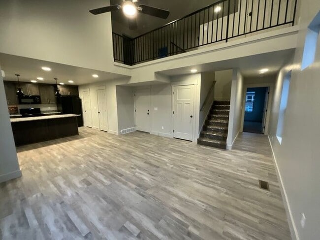 Building Photo - 5 bdrm 3 1/2 bth Home 2 Car Garage- Dog friendly