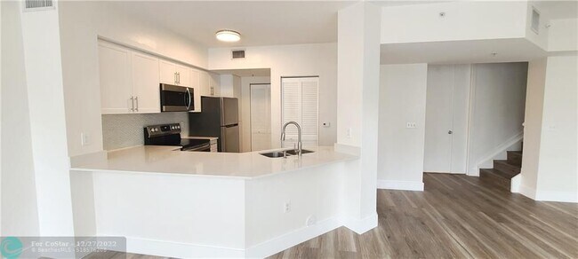 Foto del edificio - 6302 W Sample Rd