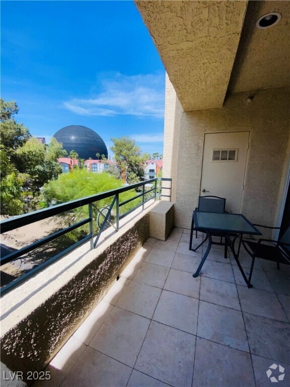 Building Photo - 230 E Flamingo Rd