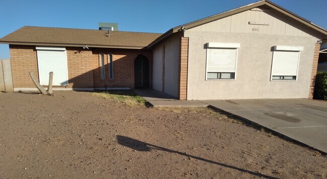 Foto del edificio - 6101 W McKinley St