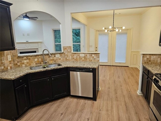 Building Photo - 6390 Elmshorn Way