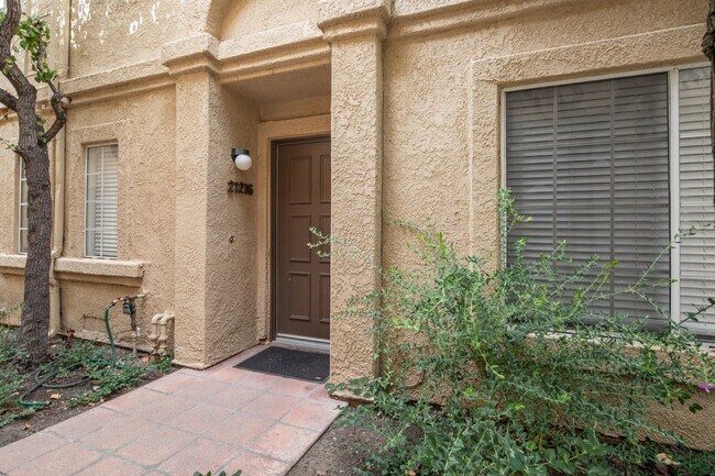 Foto del edificio - Townhome in Lake Forest