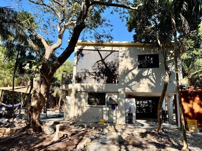 Building Photo - 1615 Harbor Dr