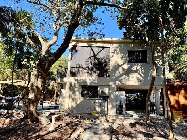 Foto del edificio - 1615 Harbor Dr