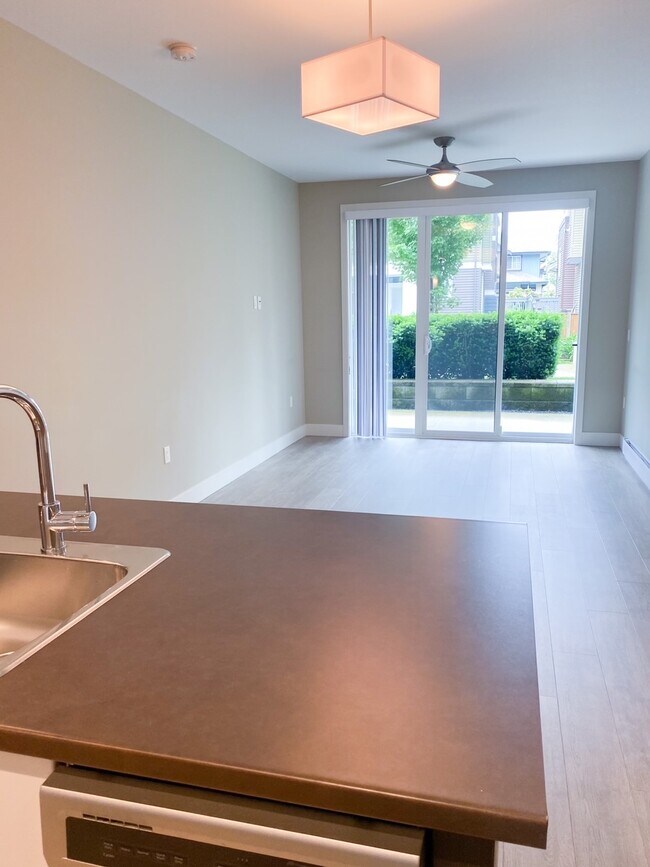 Photo du bâtiment - 44565-44565 Vandell Dr