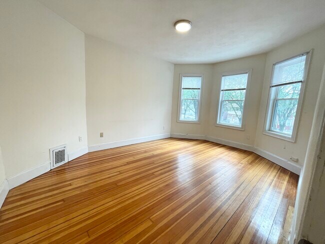 Building Photo - 27 Edison Grn