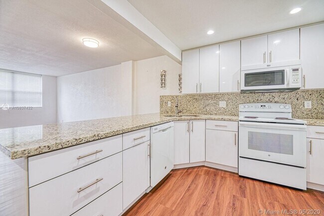 Foto del edificio - 9001 SW 77th Ave