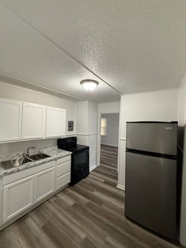 Building Photo - 853 Congaree Dr