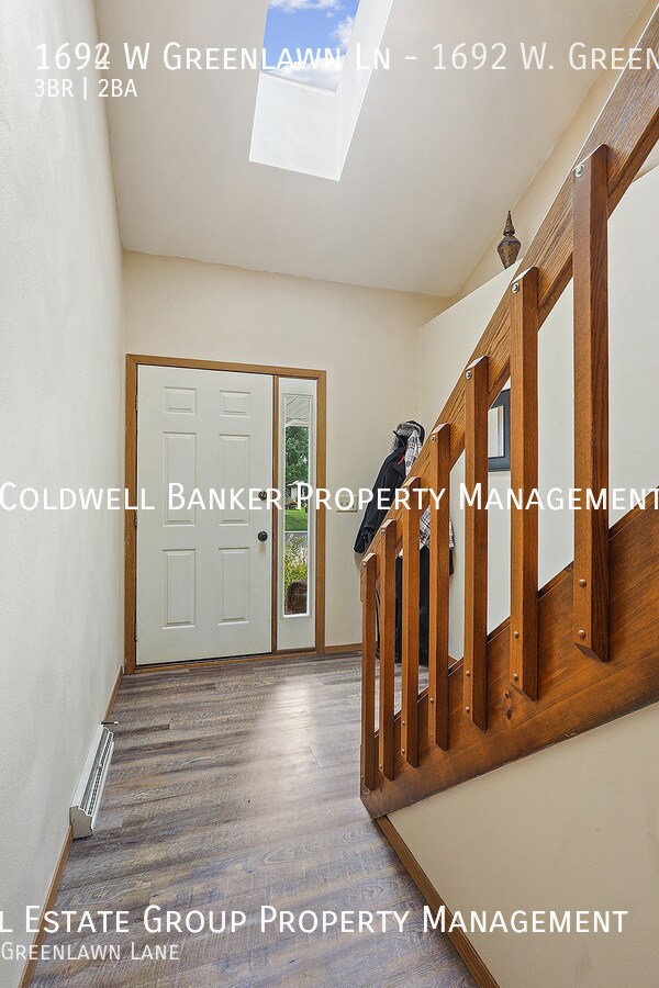 Foto del edificio - 1692 W Greenlawn Ln