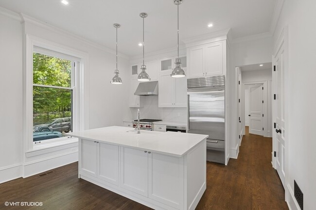 Foto del edificio - 1300 N Ritchie Ct