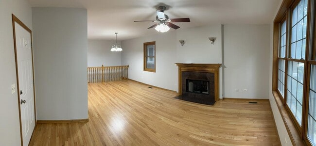 Building Photo - 925 W Lakeside Pl