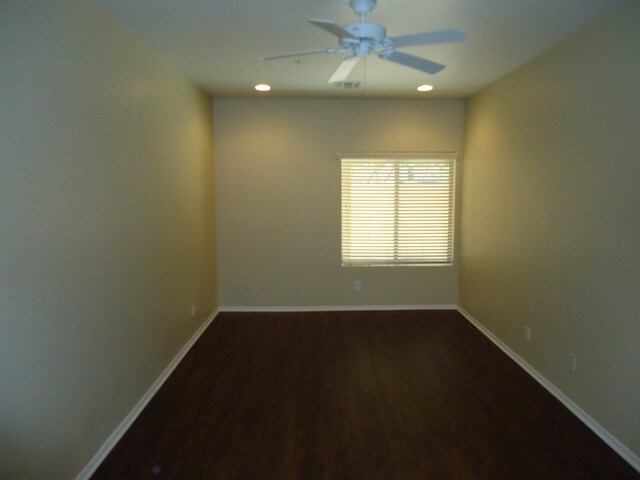 Foto del edificio - 8940 W Olive Ave