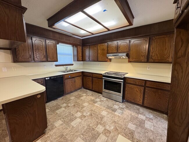Foto del edificio - 8413 Woodfield St
