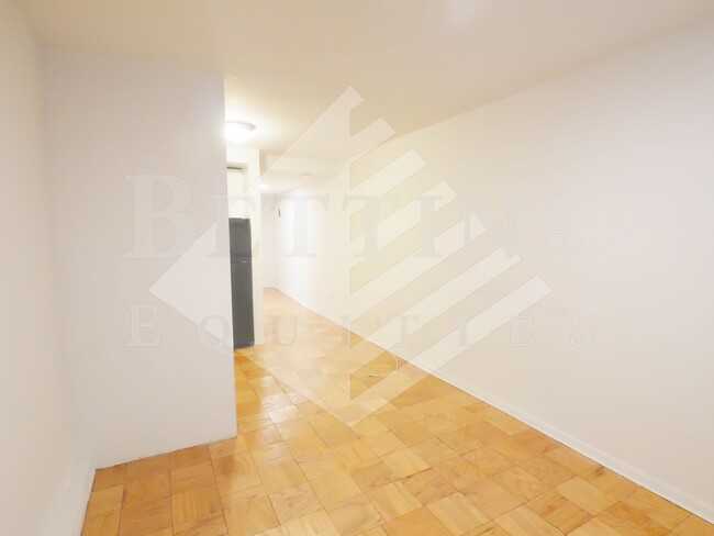 Interior Photo - 211-213 East 73rd Street