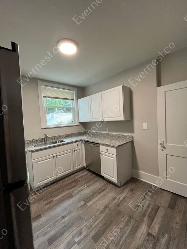 Building Photo - 4039 Fairview Dr