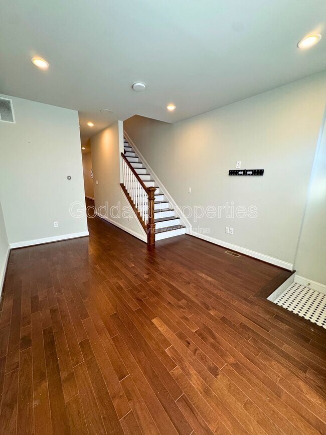 Foto del edificio - 842 N Patterson Park Ave