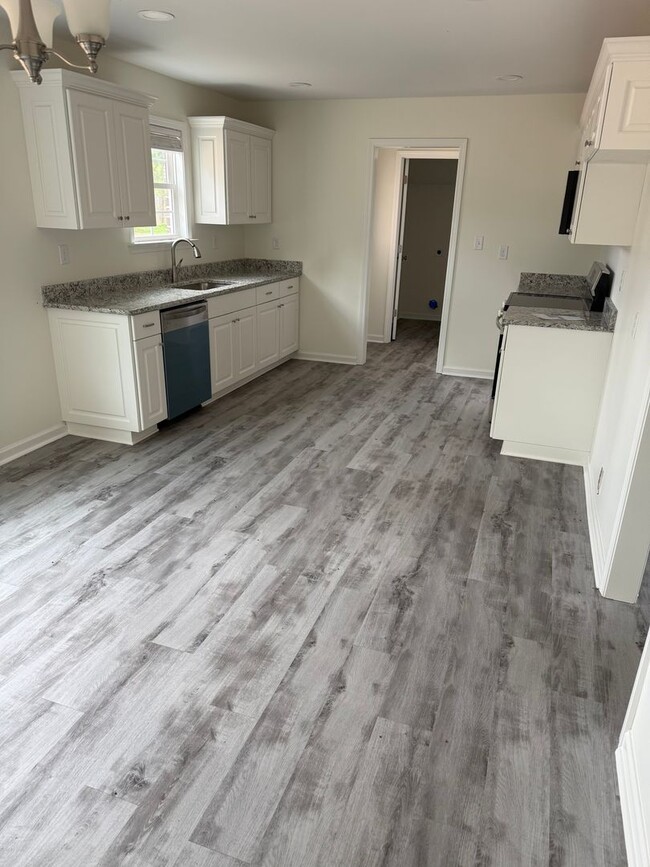 Foto del edificio - Brand New Build!