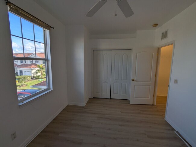 Foto del edificio - Charming 2BR Townhome in North Port