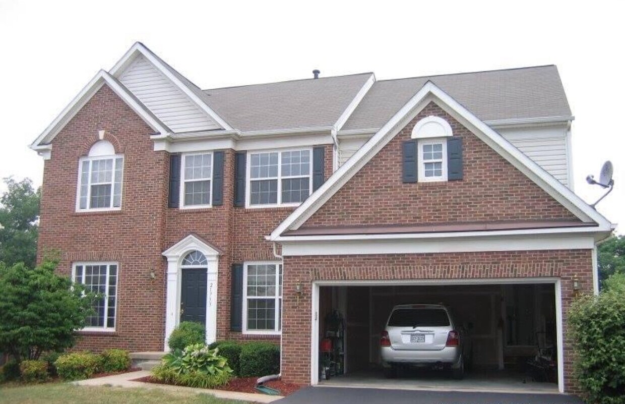 Primary Photo - 21733 Regents Park Cir