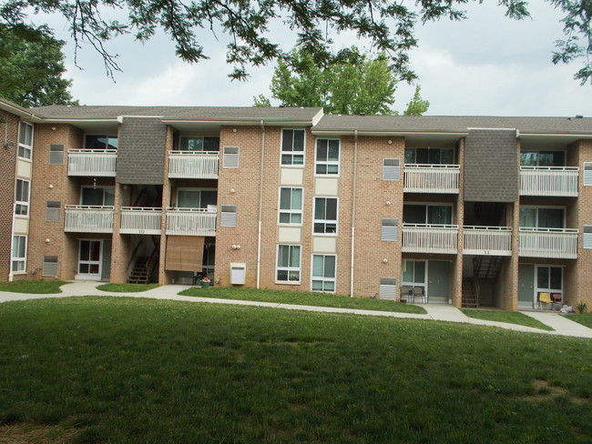 Foto del edificio - Garden Court Apartments