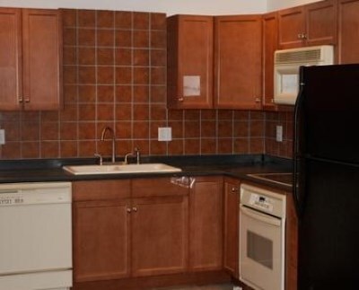 kitchen - 4427 Sansom St
