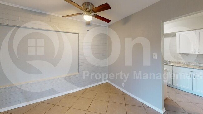 Foto del edificio - 2404 E Cameron Vista