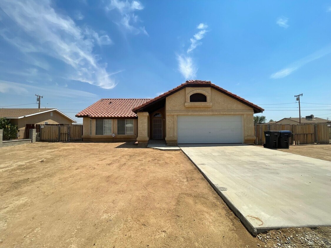 Foto principal - Modern Living in California City