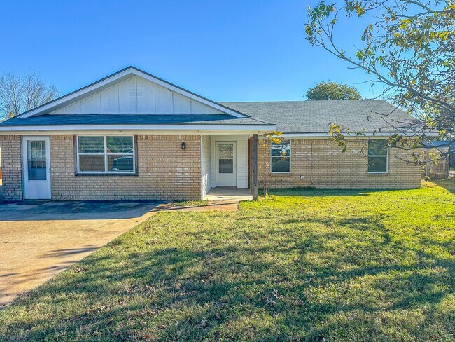Foto del edificio - 3 Bedroom House in Hewitt - Midway ISD