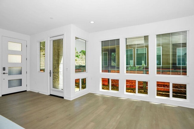 Building Photo - Gorgeous brand new townhome in 3Roots! End...
