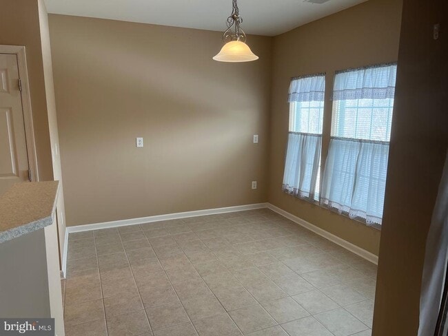 Building Photo - 812 Long Dr