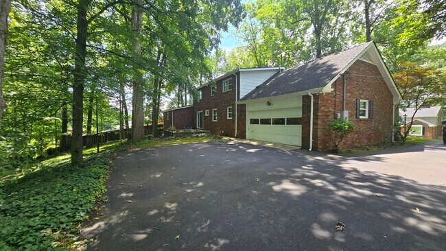 Foto del edificio - 4 Bed/2.5 Bath Brick Home - Kingsport TN