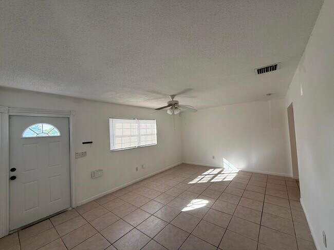 Foto del edificio - 4715 Weymouth St