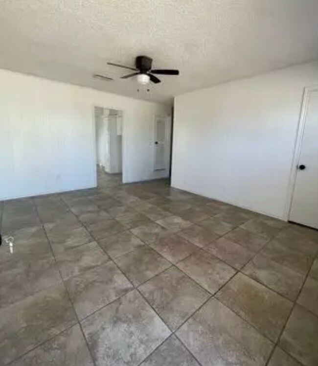 Foto del edificio - Centrally located 2BR/1BA | Updated | Wate...
