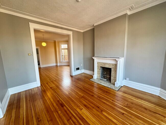 Foto del edificio - 1331 N Maplewood Ave