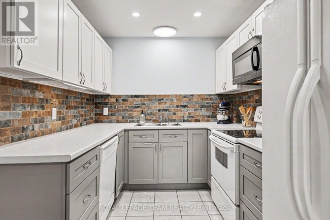Building Photo - 146 Salter Crescent