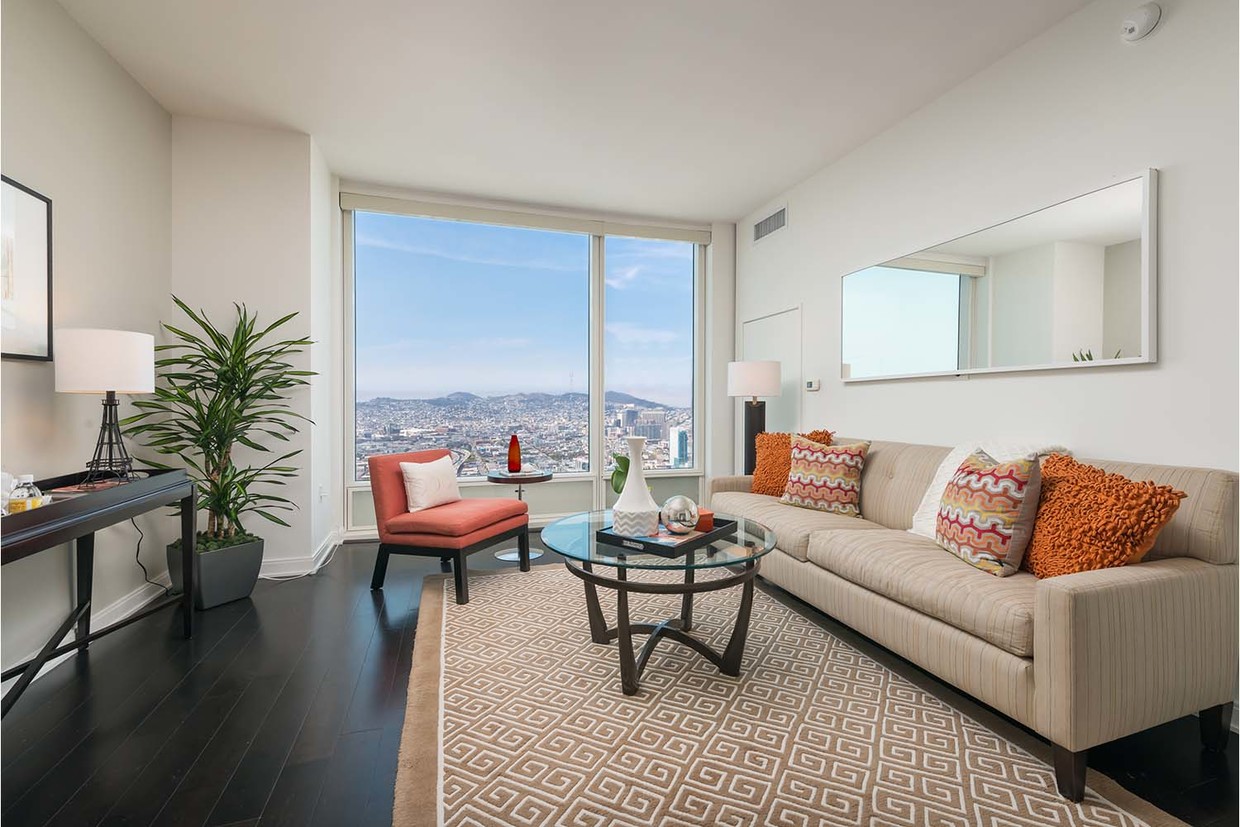 Primary Photo - Luxurious View Condo at One Rincon Hill