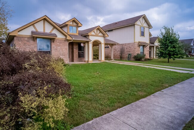 Building Photo - 6600 Bay City Bnd