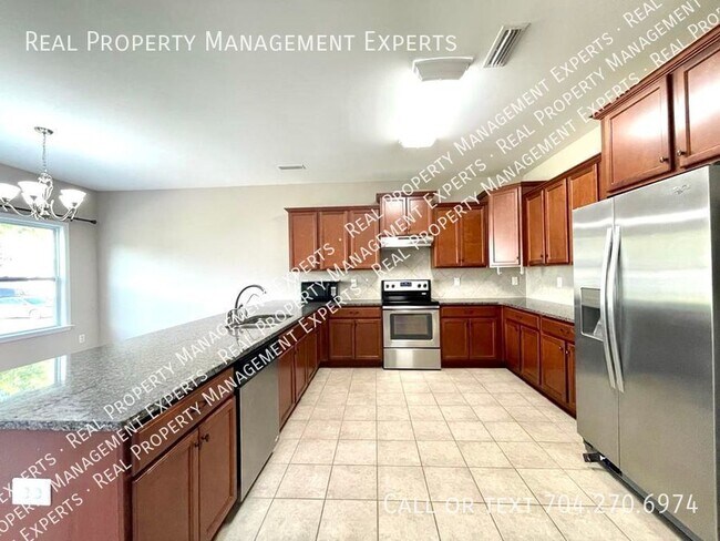Building Photo - Beautiful 3BR/2.5BA home in Statesville!