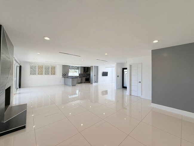 Building Photo - 9354 Glory Ave