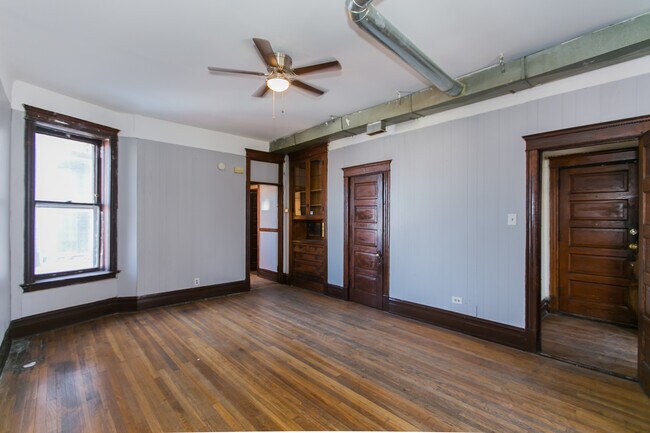 Building Photo - 4157 S Western Ave