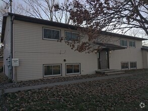 Building Photo - 401 Moasis Dr