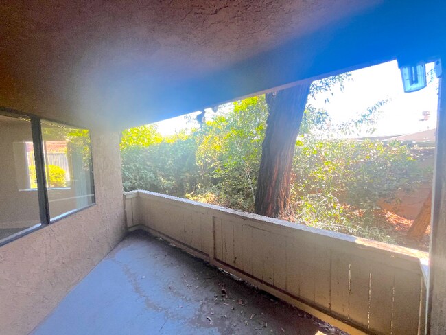 Foto del edificio - 390 N San Antonio Ave
