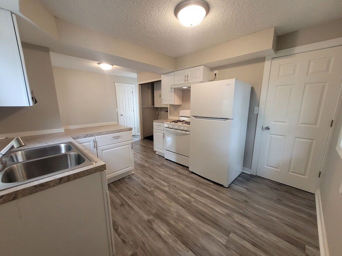 Primary Photo - 1 Bedroom, 1 Bathroom Home near Iowa State...