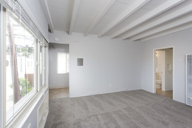 Foto del edificio - Rare Studio in La Jolla Village with Onsit...