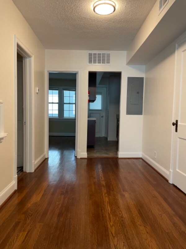 Foto del edificio - 4630 New Hampshire Ave NW