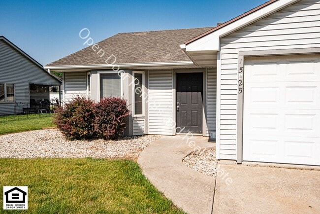 Building Photo - 1525/1529 Flagstone Dr.