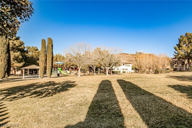 Foto del edificio - 768 Tozzetti Ln